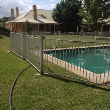 An installed temporary pool fence